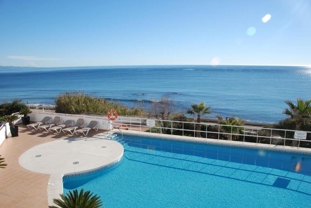 Zdjęcie z galerii obiektu E1 Espectacular y moderno Dúplex en primera línea - Estepona - Sinfonia del Mar w mieście Estepona