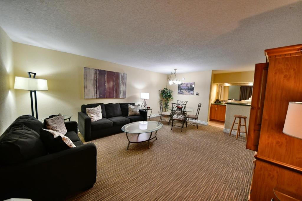 Ramada by Wyndham Jacksonville Hotel & Conference Center - 
