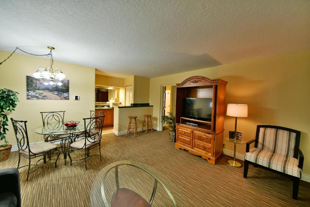 Ramada by Wyndham Jacksonville Hotel & Conference Center - King Suite Met één Slaapkamer-niet-roken
