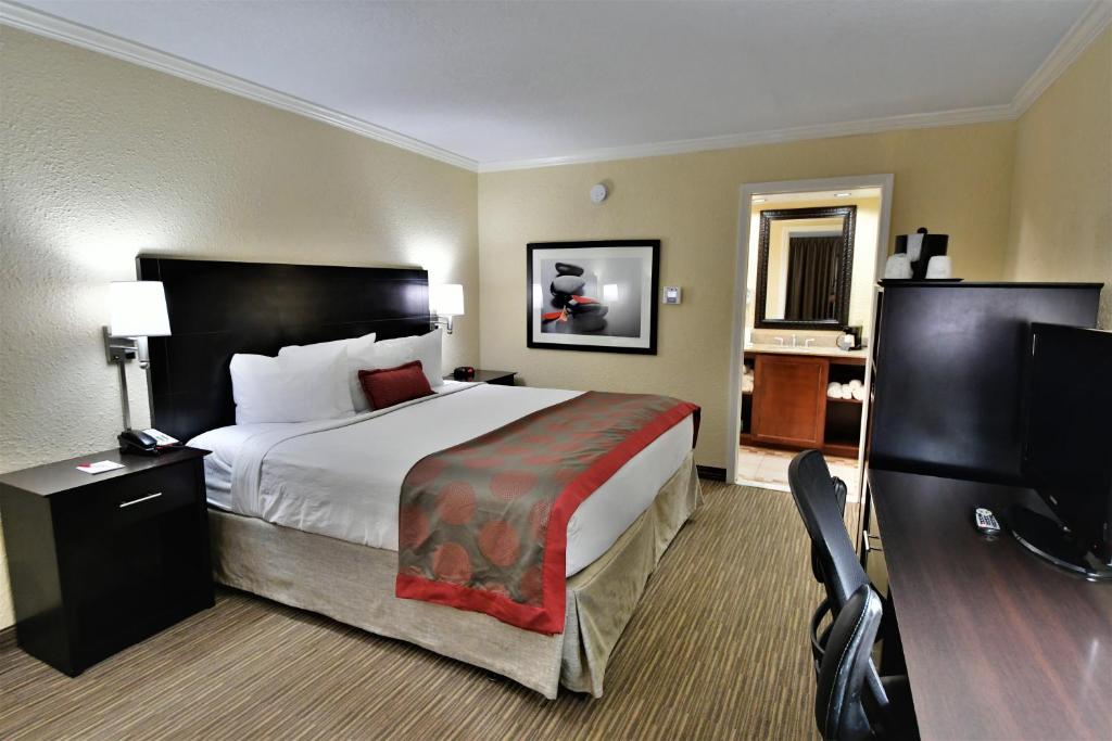 Ramada by Wyndham Jacksonville Hotel & Conference Center - King Room- Niet Roken