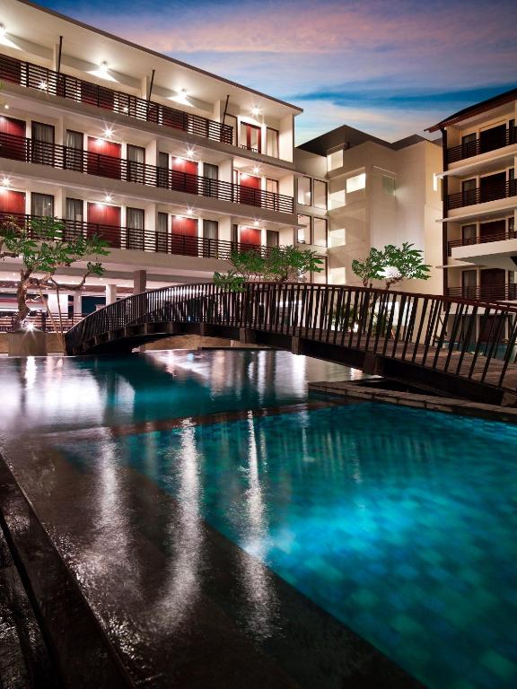 Bazén v ubytování Sun Island Hotel & Spa Kuta nebo v jeho okolí