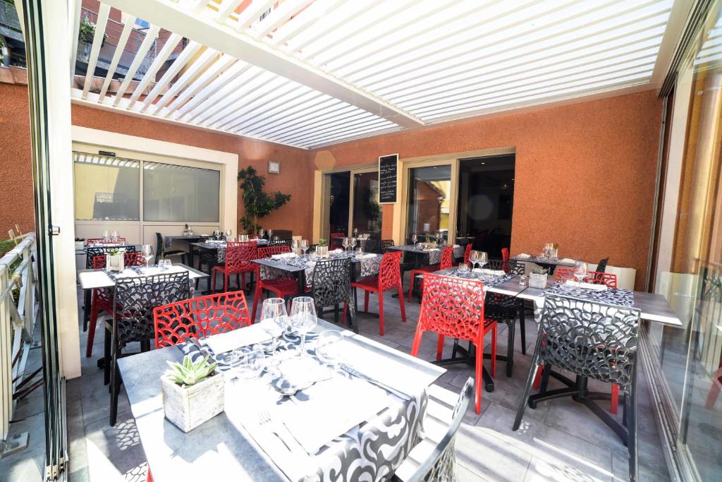 Restaurace v ubytování Logis Hôtel Restaurant Azalées