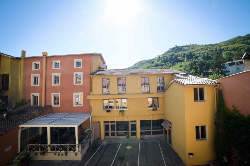 Nespecifikovaný výhled na hory nebo výhled na hory při pohledu z hotelu