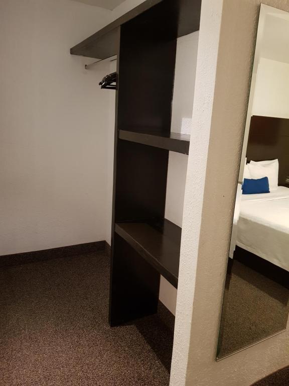 Postel nebo postele na pokoji v ubytování Hotel Principado Tijuana Aeropuerto