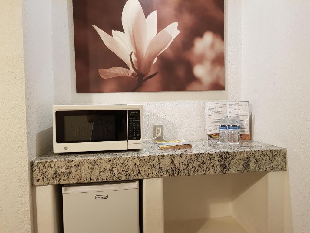 Kuchyň nebo kuchyňský kout v ubytování Hotel Principado Tijuana Aeropuerto