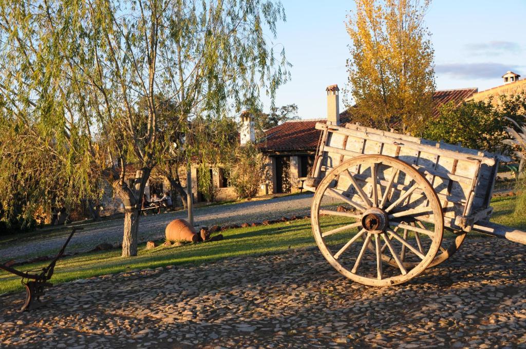 a wooden cart sitting on the side of a street at Finca Los Caleros in Juan Gallegos