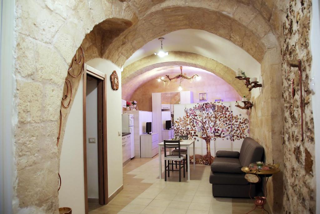 a hallway with an archway with a kitchen and a table at C'era Una Volta... in Altamura