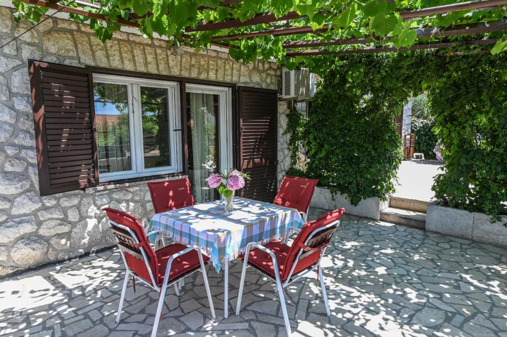 Patio nebo venkovní prostory v ubytování Apartment Lara
