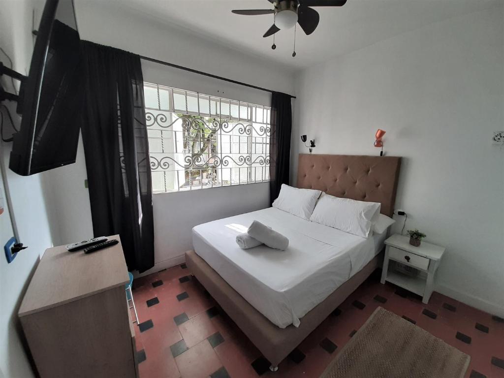 Postel nebo postele na pokoji v ubytování Noah boutique hostels Medellín