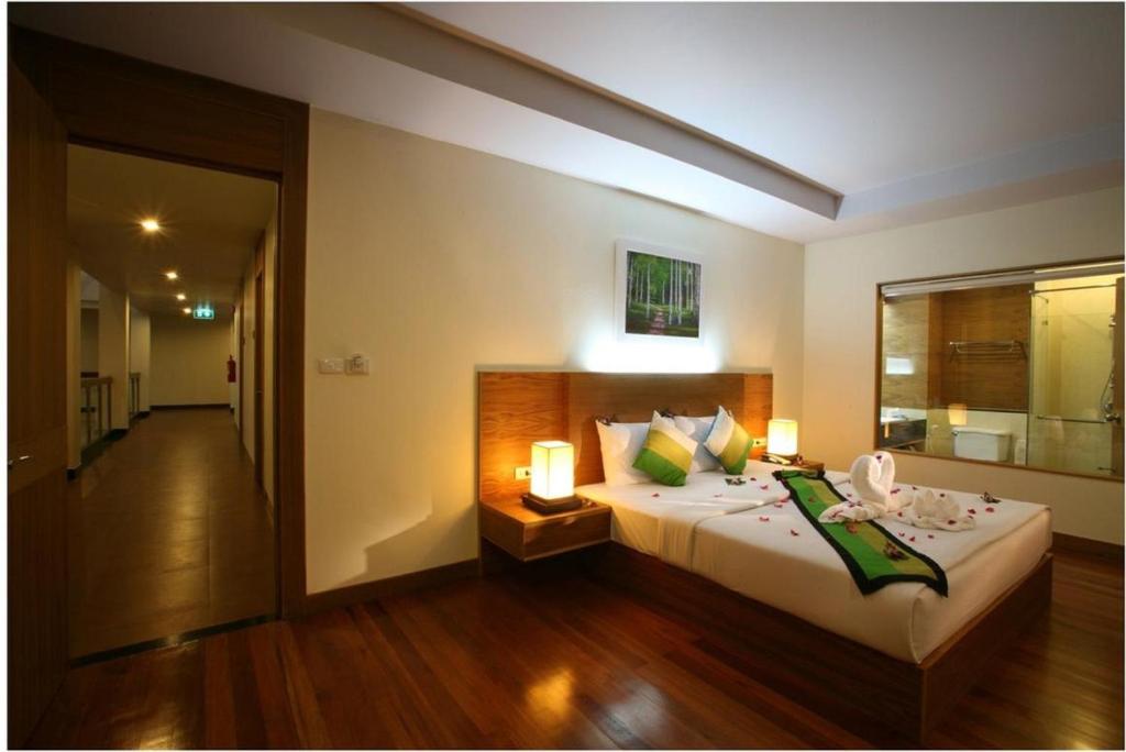 Postel nebo postele na pokoji v ubytování Baan Saikao Plaza Hotel & Service Apartment