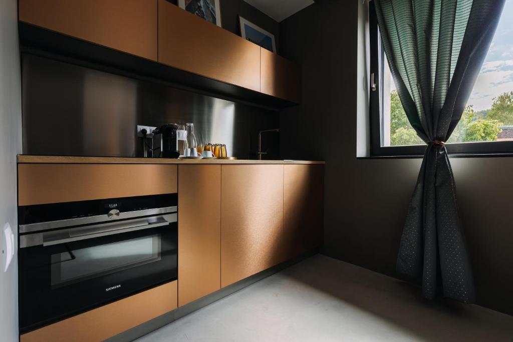 Kuchyň nebo kuchyňský kout v ubytování VILLA BRICOLA - Boutique Apartments