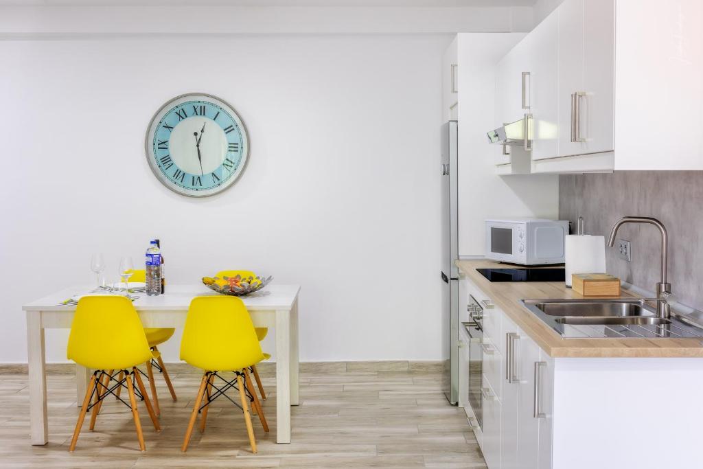 Kuchyň nebo kuchyňský kout v ubytování Apartamentos Los Laureles