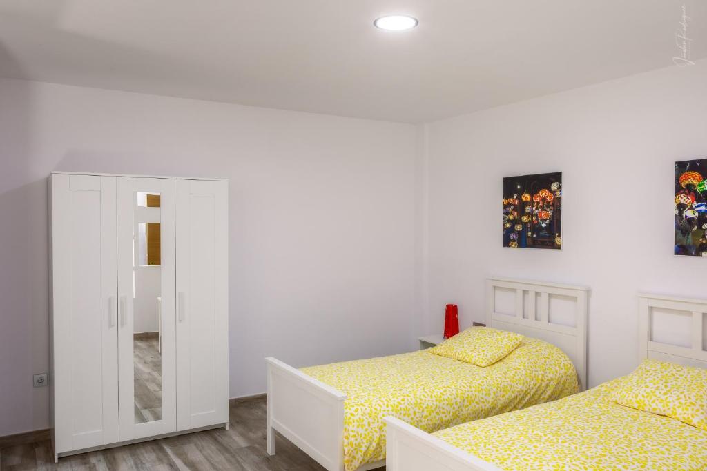 Postel nebo postele na pokoji v ubytování Apartamentos Los Laureles