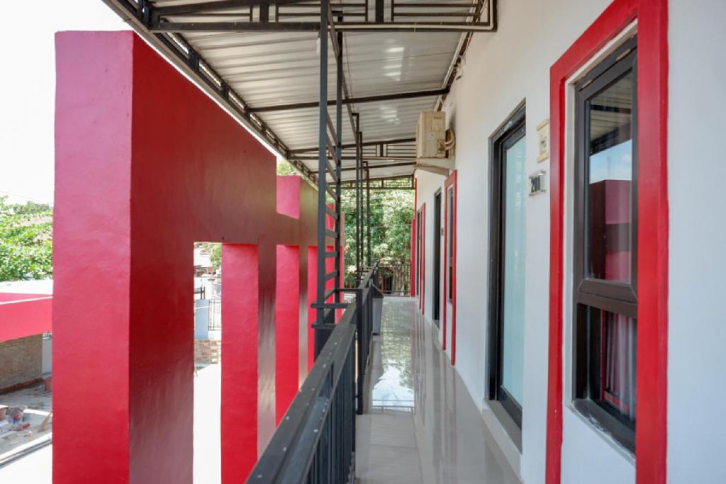 RedDoorz Syariah near Alun Alun Tegal