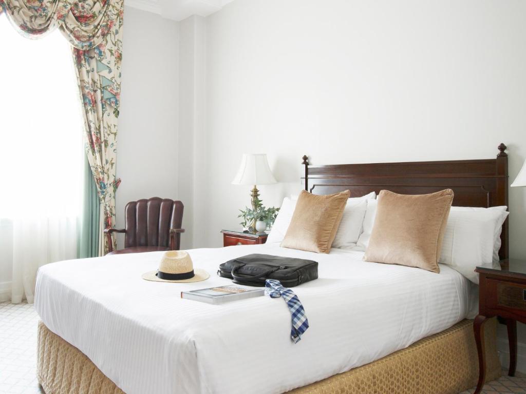 
Traditional Queen Room
