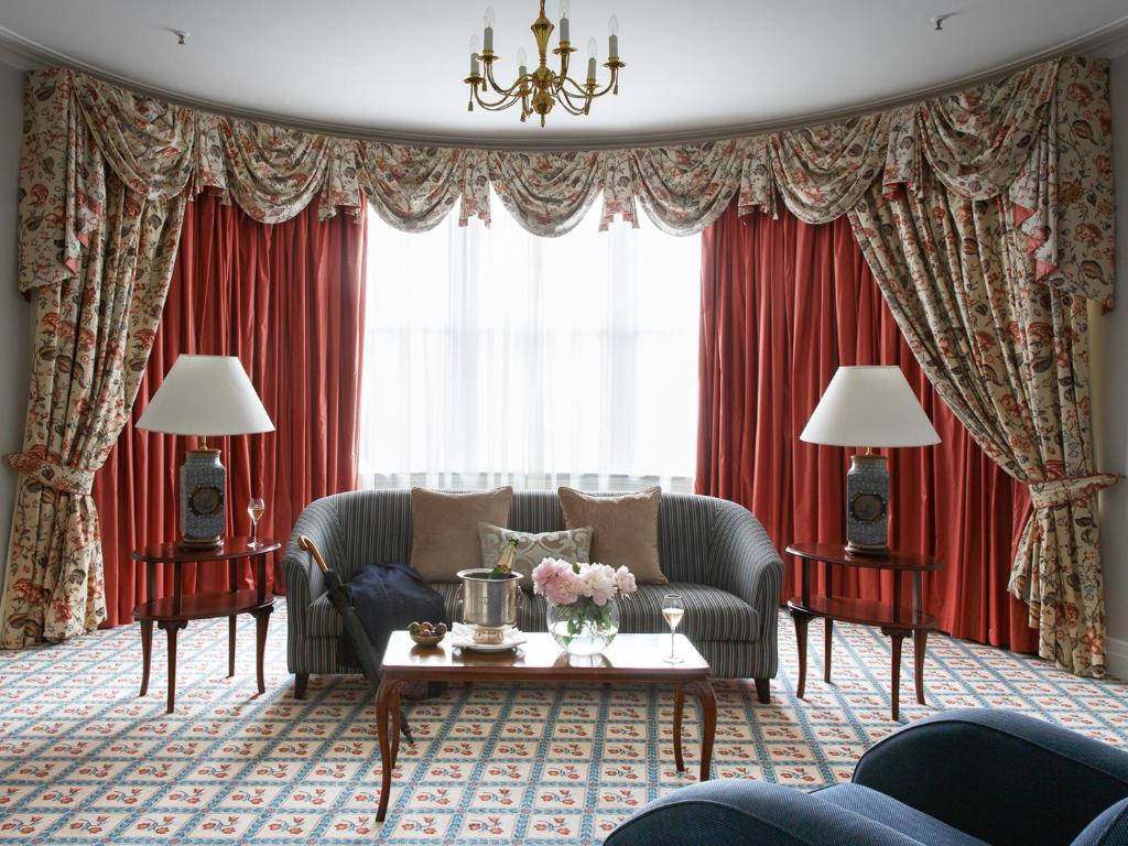 Posezení v ubytování The Hotel Windsor