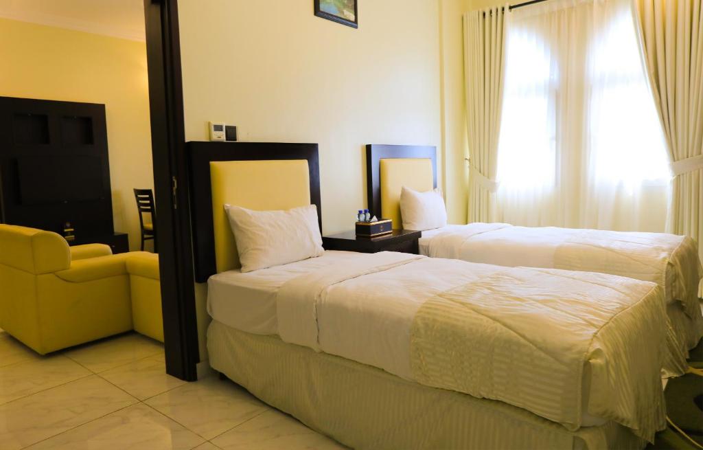 Postel nebo postele na pokoji v ubytování Remas Hotel Suites - Al Khoudh, Seeb, Muscat