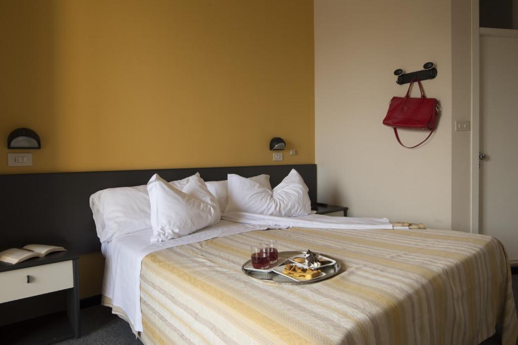 Postel nebo postele na pokoji v ubytování Hotel Airone