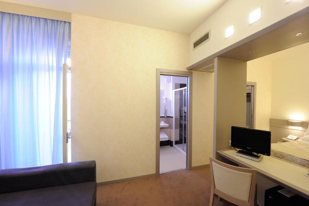 TV a/nebo společenská místnost v ubytování Hotel Frate Sole