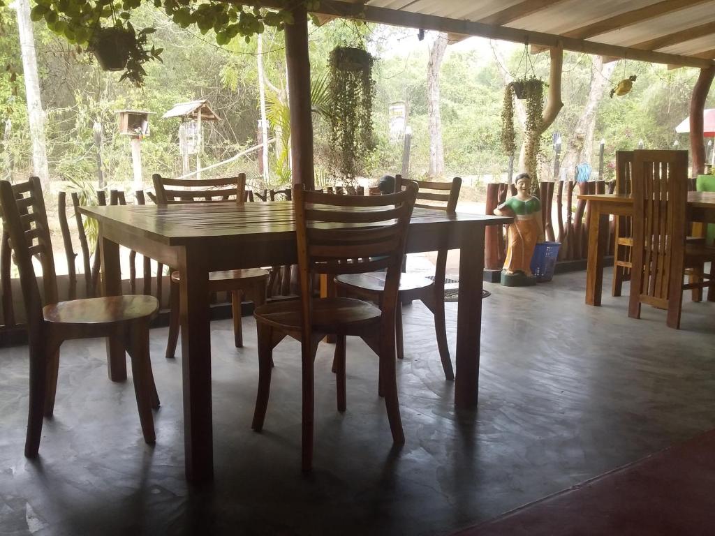 Restaurace v ubytování Pidurangala View Home Stay