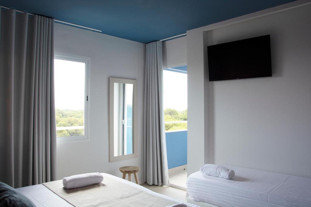 YOU & CO. Saler Beach Boutique - Resim 13