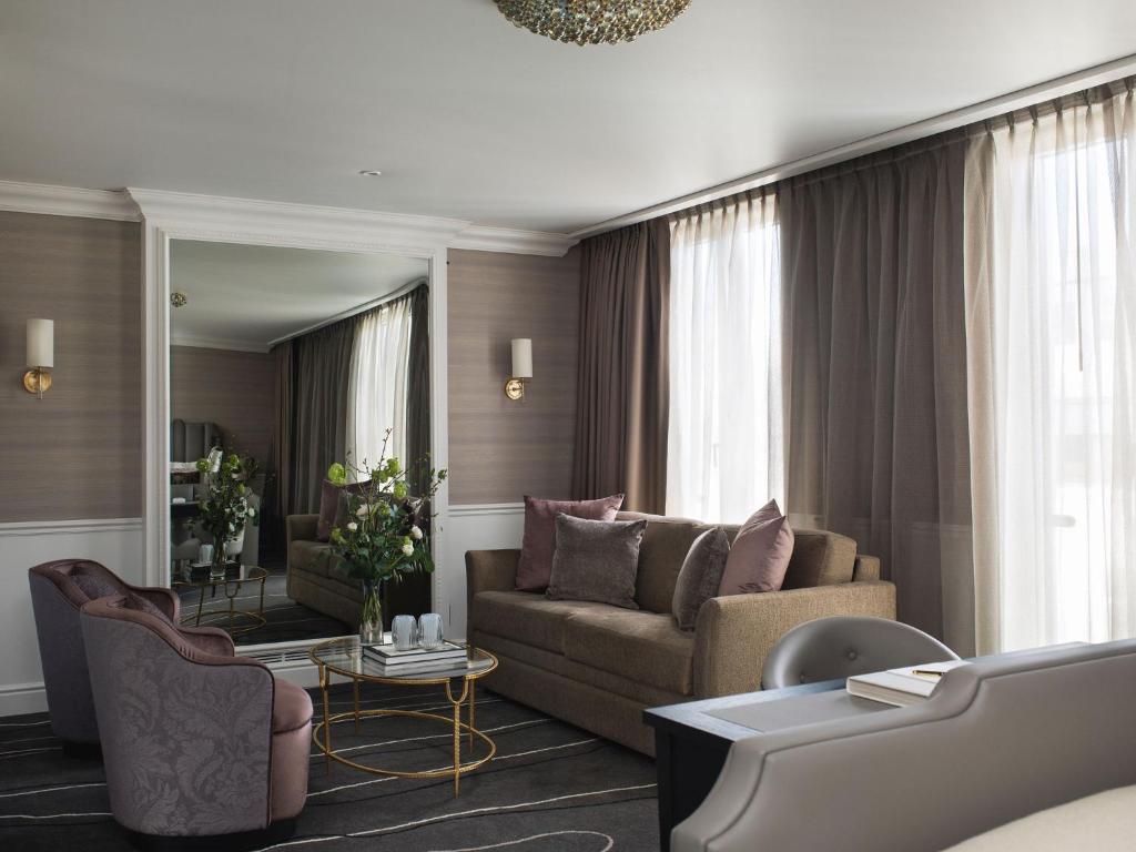 Posezení v ubytování Britannia Hotel