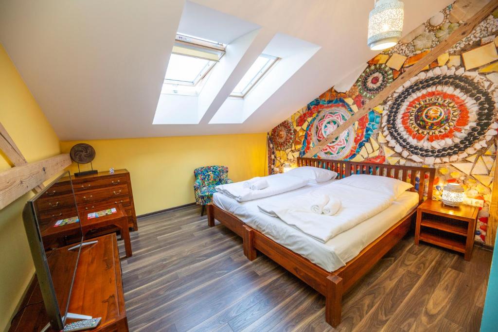 Postel nebo postele na pokoji v ubytování In Spirit, hotel v Rožnovském pivovaru - Pivní Lázně, Wellness & Čokoládovna