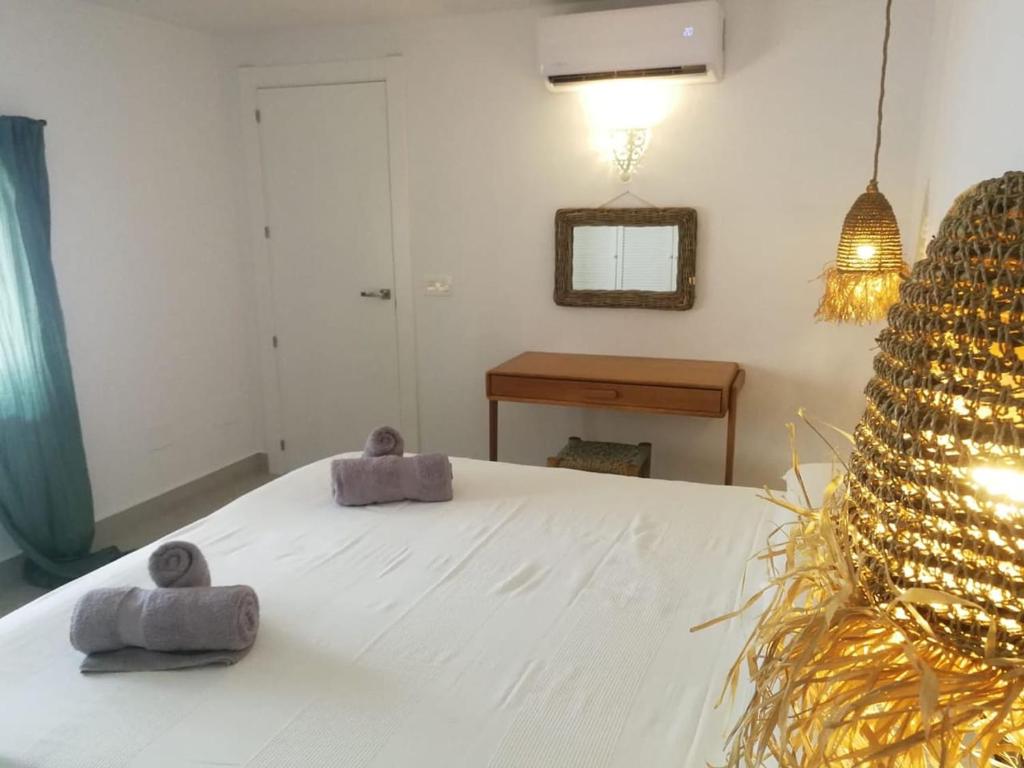 Postel nebo postele na pokoji v ubytování Casita Bonita Old Town Marbella