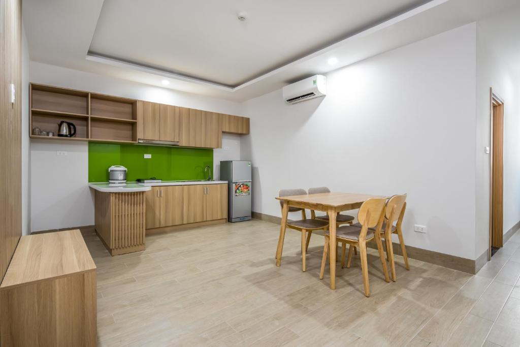 Kuchyň nebo kuchyňský kout v ubytování An Dương Hotel & Apartment