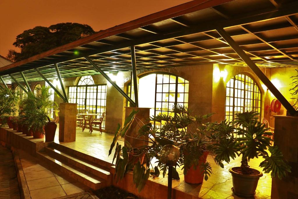 Restoran atau tempat lain untuk makan di ACK Guest House Nairobi