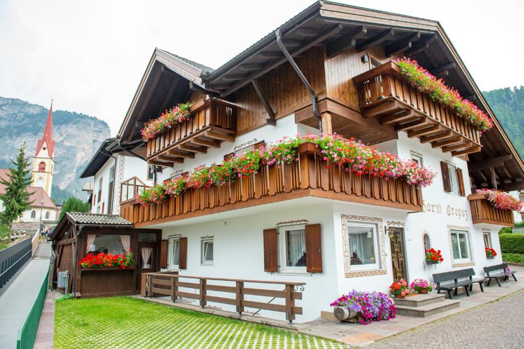 Výhľad na hory alebo výhľad na hory priamo z of the bed and breakfast