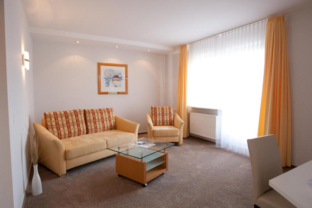 Posezení v ubytování Frühstückshotel Seemannsbraut Amrum-adults only ab 18 Jahre-keine Haustiere-