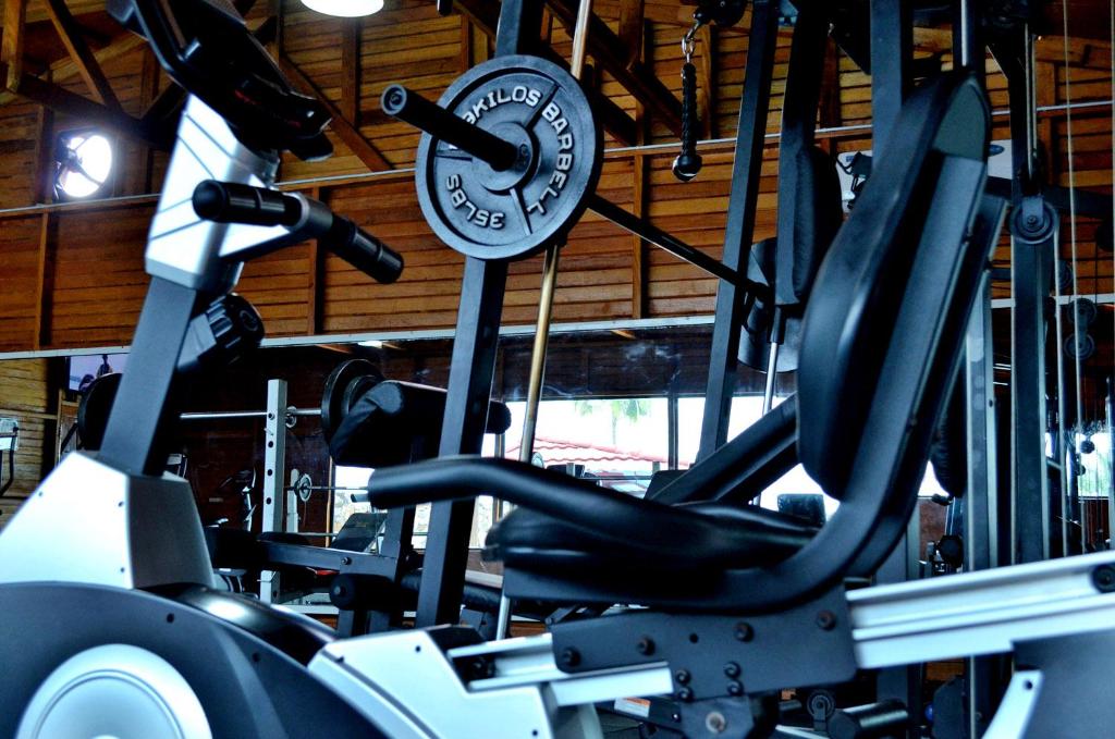 Fitness centrum a/nebo fitness zařízení v ubytování The Cape Hotel