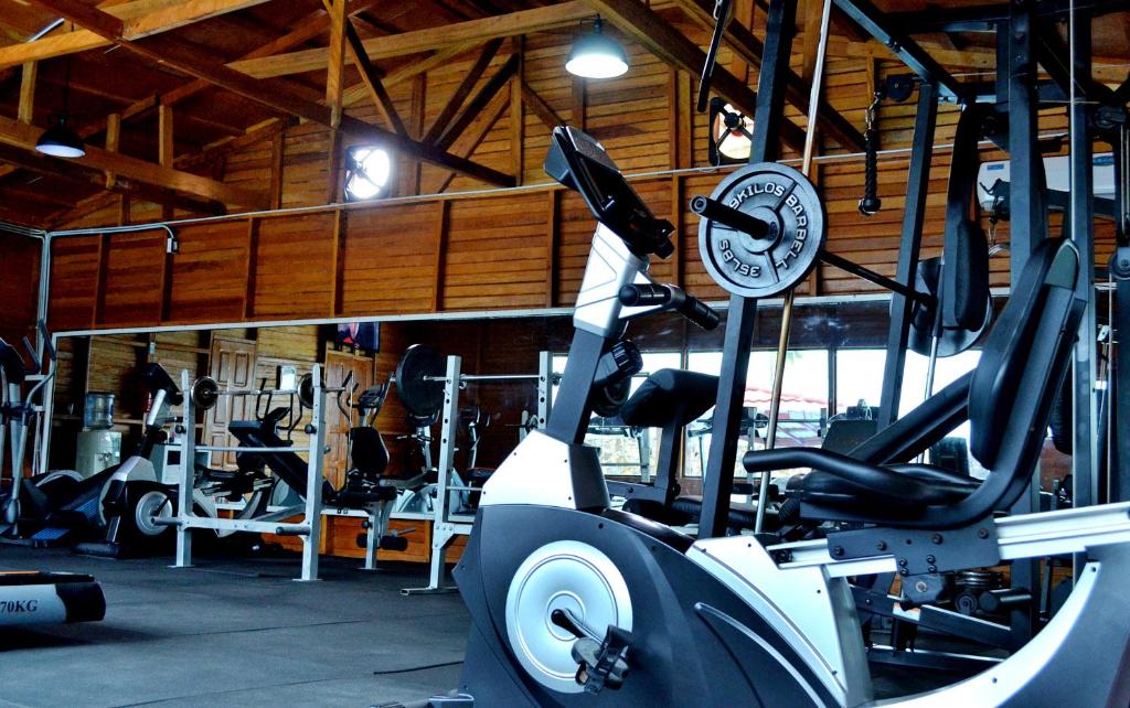 Fitness centrum a/nebo fitness zařízení v ubytování The Cape Hotel