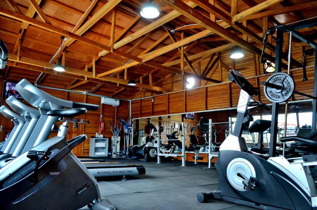 Fitness centrum a/nebo fitness zařízení v ubytování The Cape Hotel