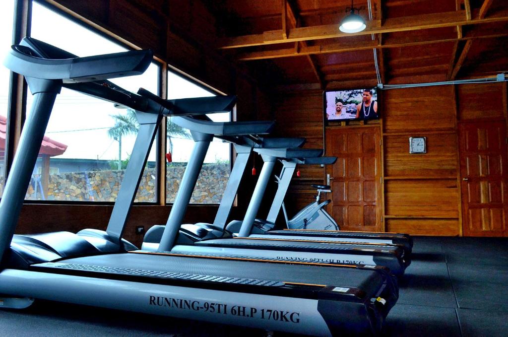 Fitness centrum a/nebo fitness zařízení v ubytování The Cape Hotel