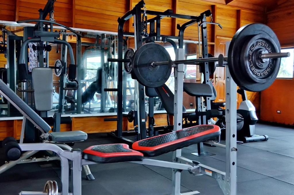 Fitness centrum a/nebo fitness zařízení v ubytování The Cape Hotel