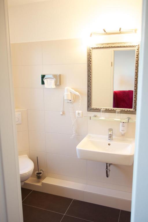 Koupelna v ubytování Das Frühstückshotel Sankt Peter-Ording
