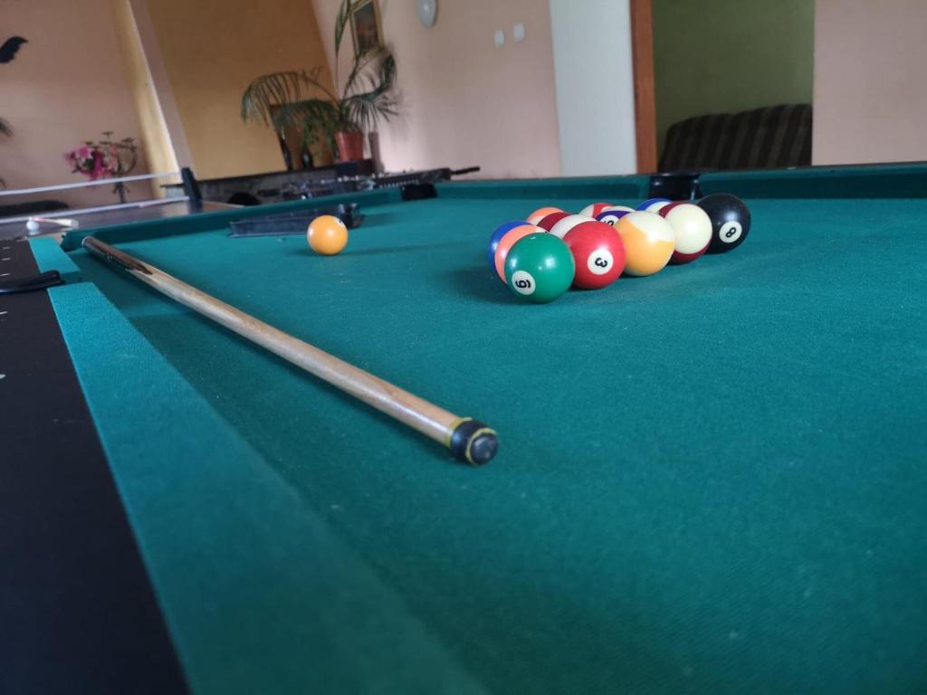 Biliár nebo kulečník v ubytování Ośrodek Wypoczynkowy Baśka