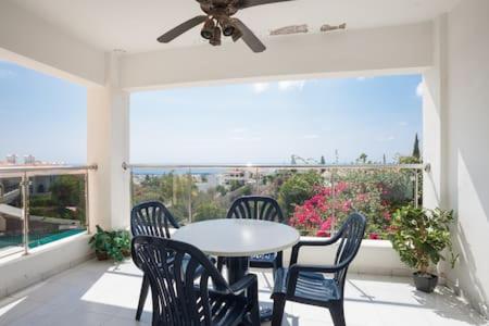 Ban công/sân hiên tại Spacious 2 bedroom apartment