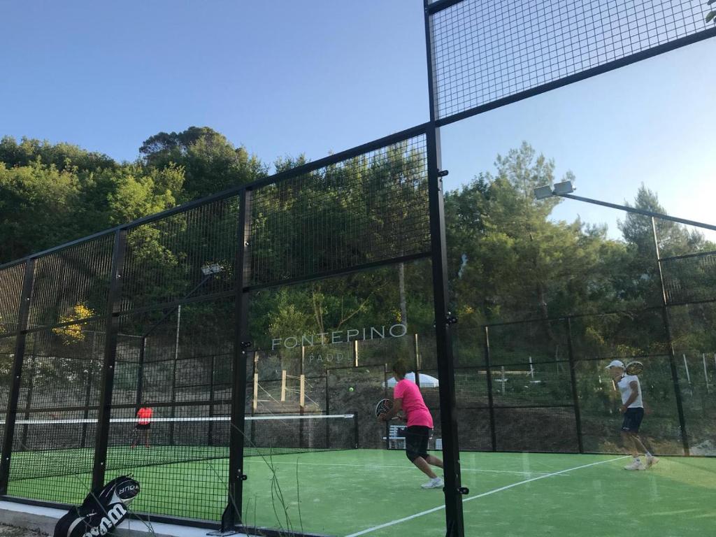 Tenis a/nebo squash v ubytování Fontepino nebo okolí
