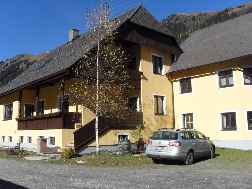 a car parked in front of a building at Ferienwohnungen Bianca Hasler - Stallbauer in Pusterwald