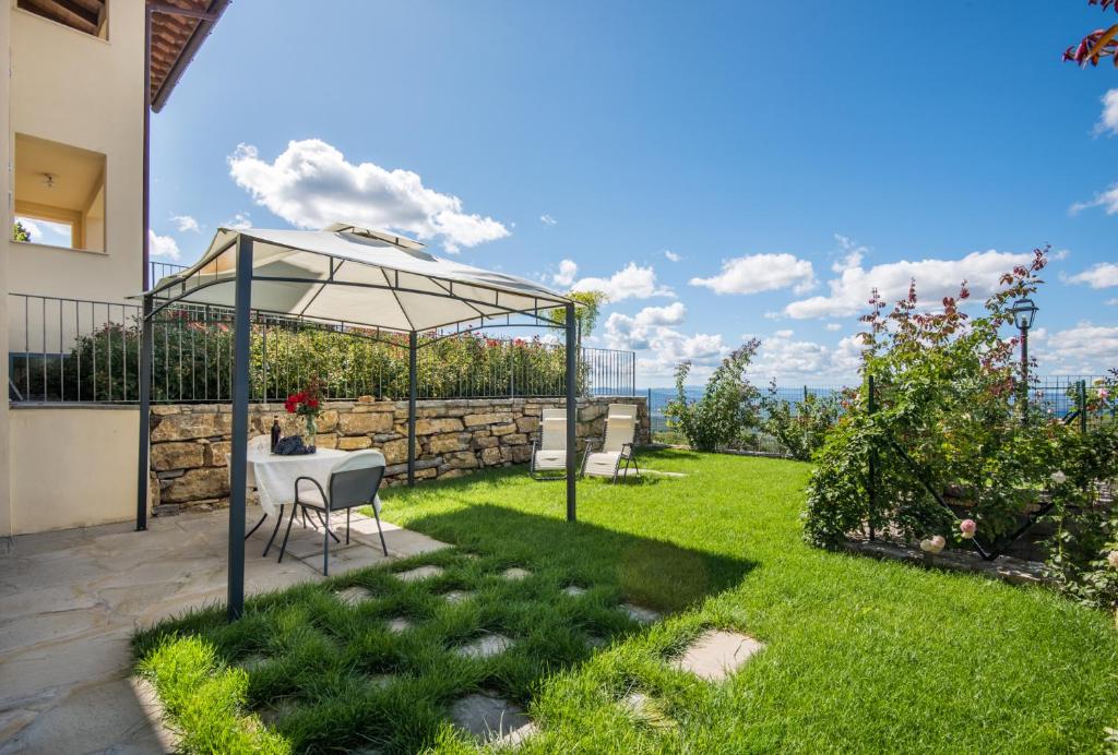 Ogród w obiekcie Casa Vacanze Squarcialupi