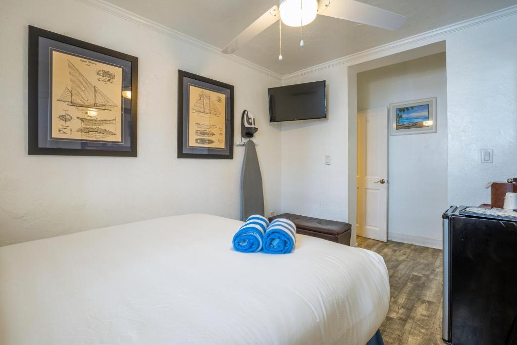 Postel nebo postele na pokoji v ubytování Duval Inn - Key West