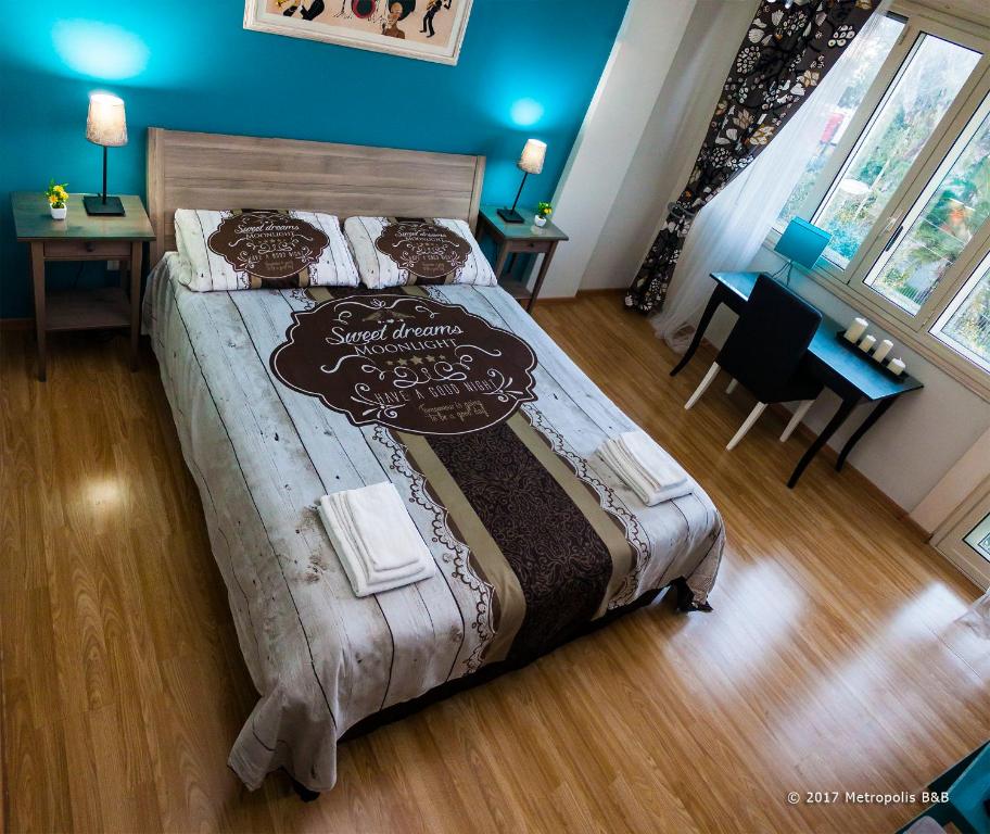 Postel nebo postele na pokoji v ubytování Metropolis B&B