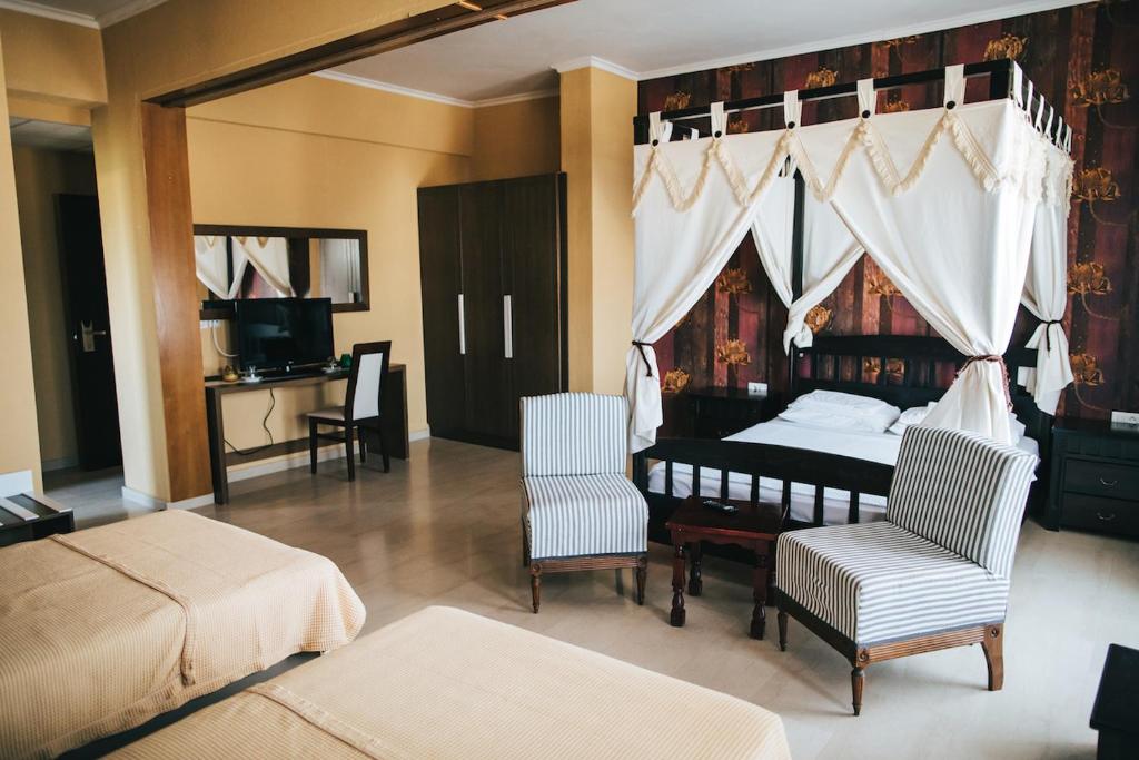 TV a/nebo společenská místnost v ubytování Fanari Hotel