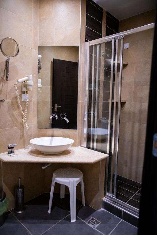 Koupelna v ubytování Fanari Hotel