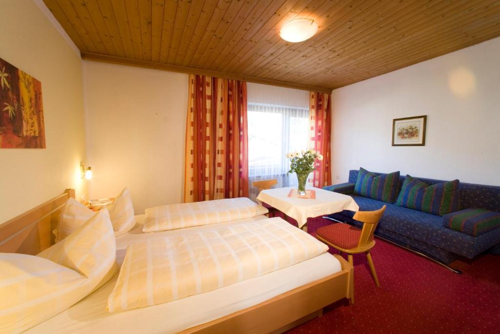 Postel nebo postele na pokoji v ubytování Gästehaus Regina