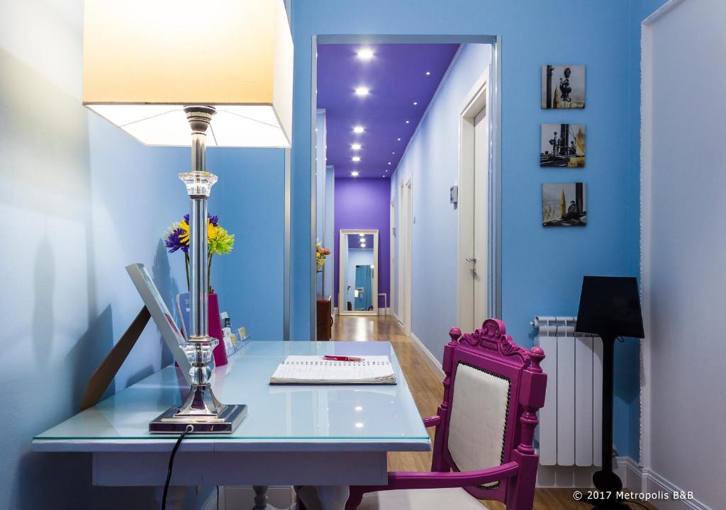 TV a/nebo společenská místnost v ubytování Metropolis B&B