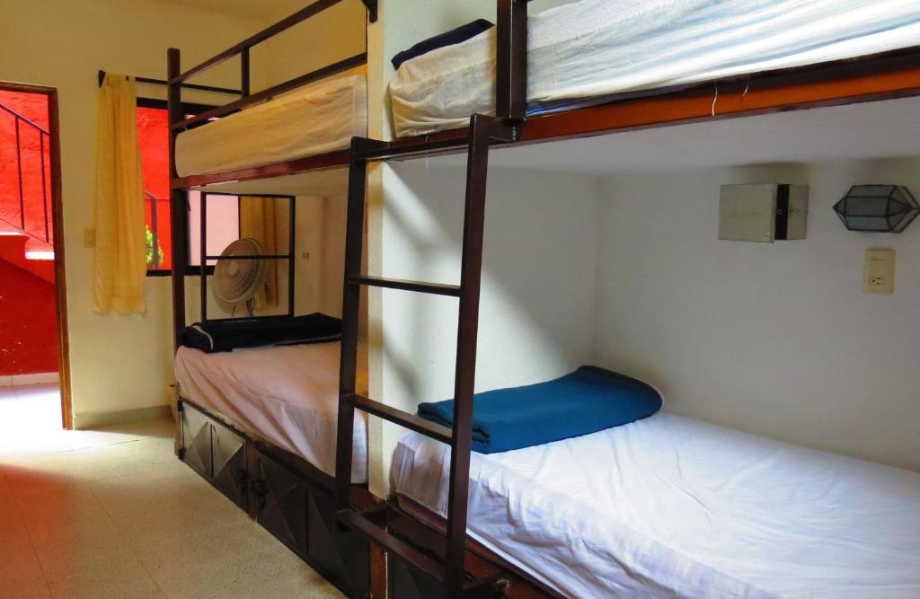 Postel nebo postele na pokoji v ubytování La Catrina Hostel
